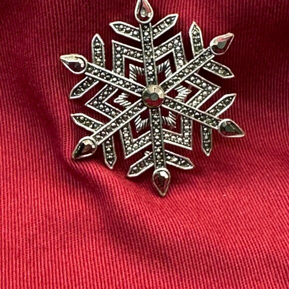 Silver-Tone & Black Crystal Snowflake Brooch – Christmas Accessory - Picture 5 of 8